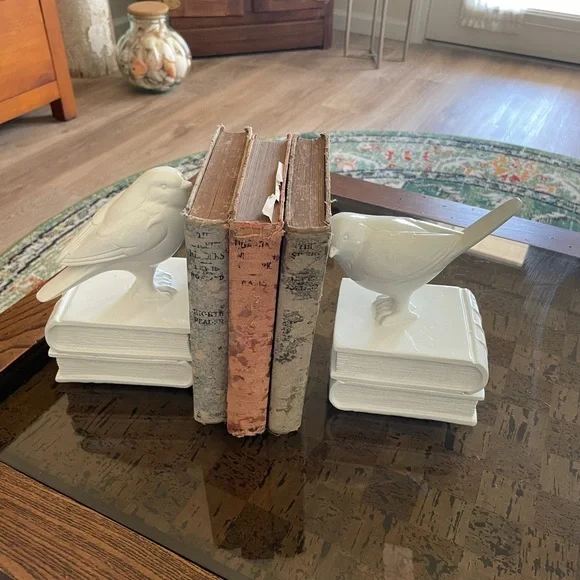 Elegant White Bird Bookends - Picture 2 of 6